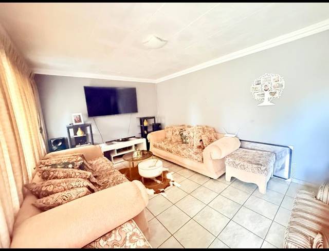 3 BEDROOM HOUSE FOR SALE IN VANDERBIJLPARK CE 2